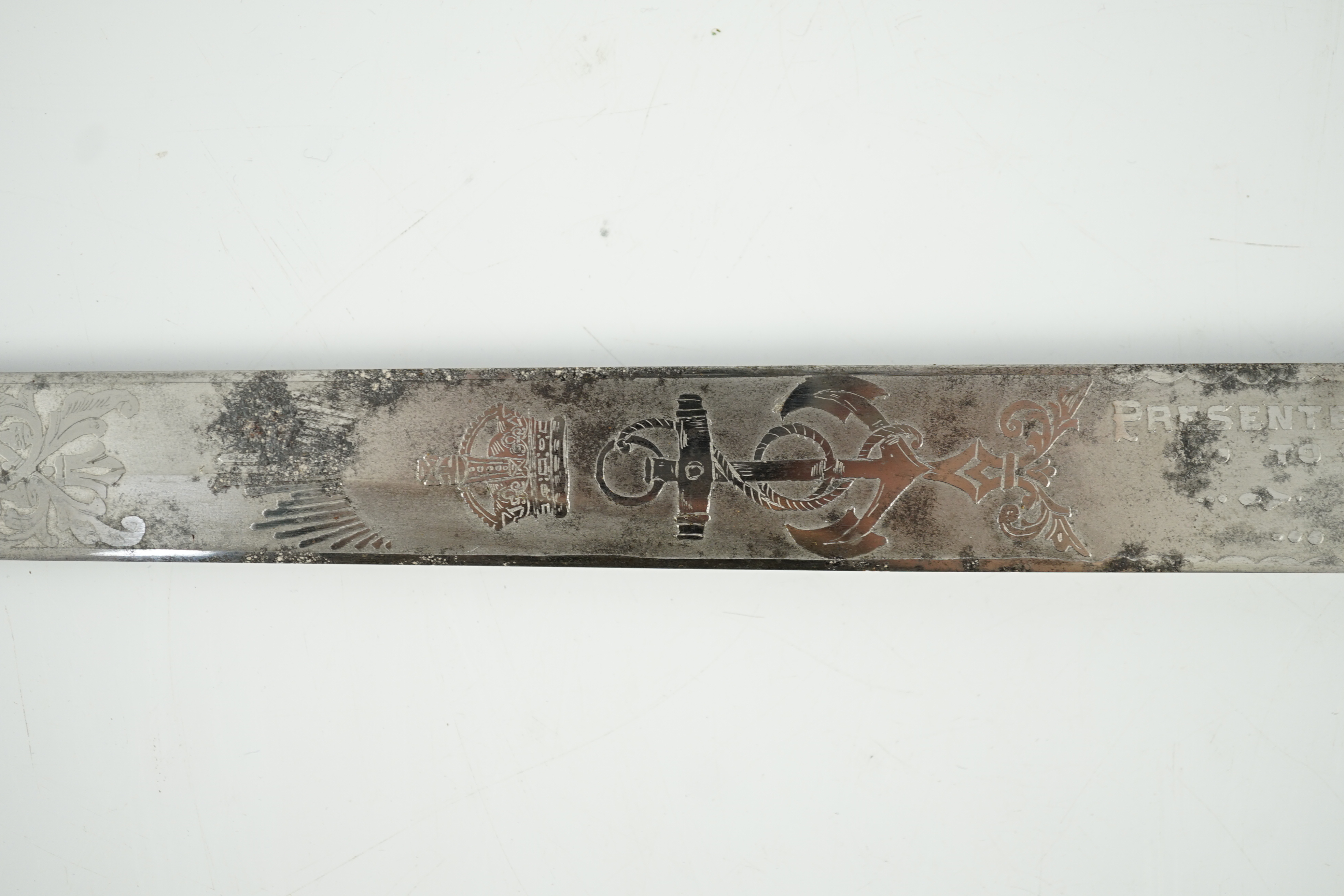 An early 20th century Royal Presentation midshipman's dirk, scabbard 60cm long, without scabbard 59.5cm long
